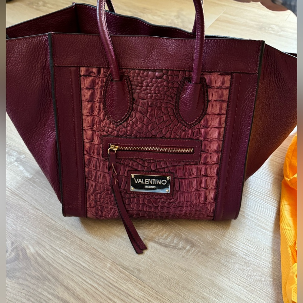 EUC Valentino by Mario Valentino handbag